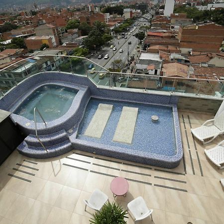 Hotel 33 Conquest Medellin Bagian luar foto
