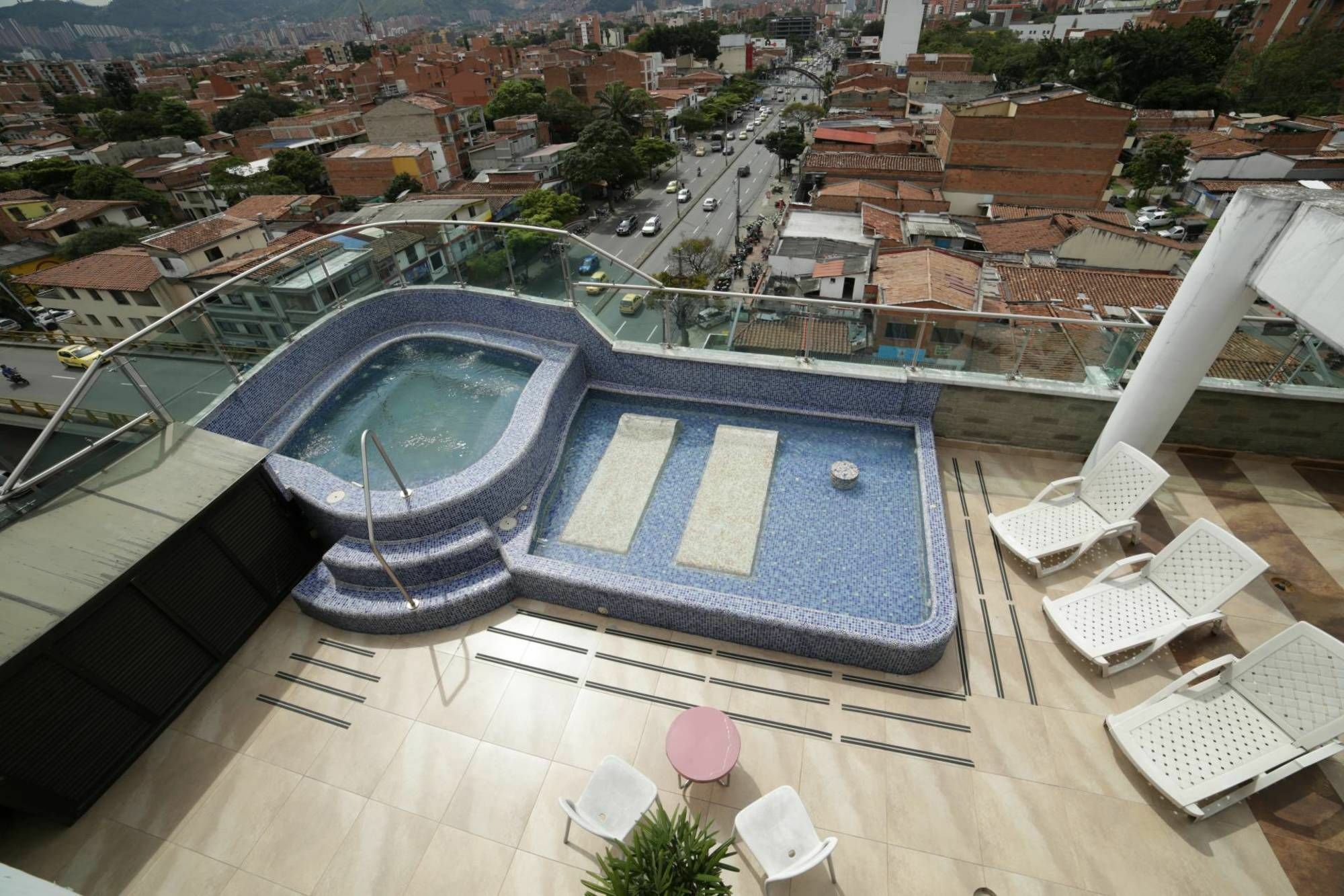 Hotel 33 Conquest Medellin Bagian luar foto
